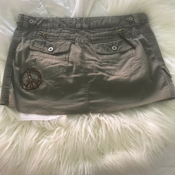 Guess Skirt - Picture 2 of 3